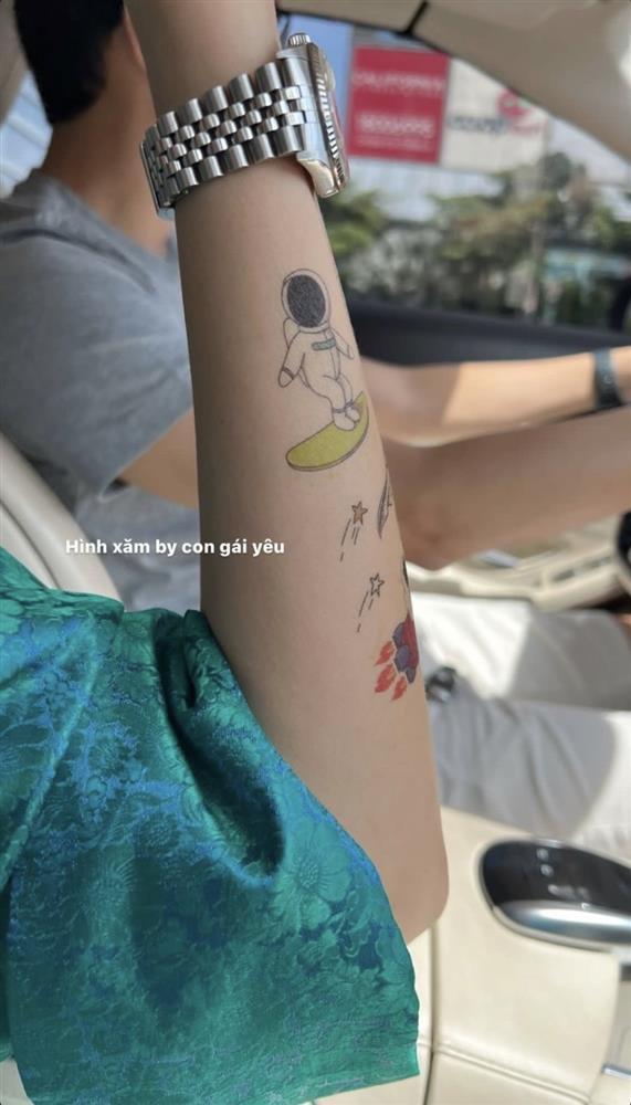 Tăng Thanh Hà để lộ hình xăm cực lớn ở cánh tay-3