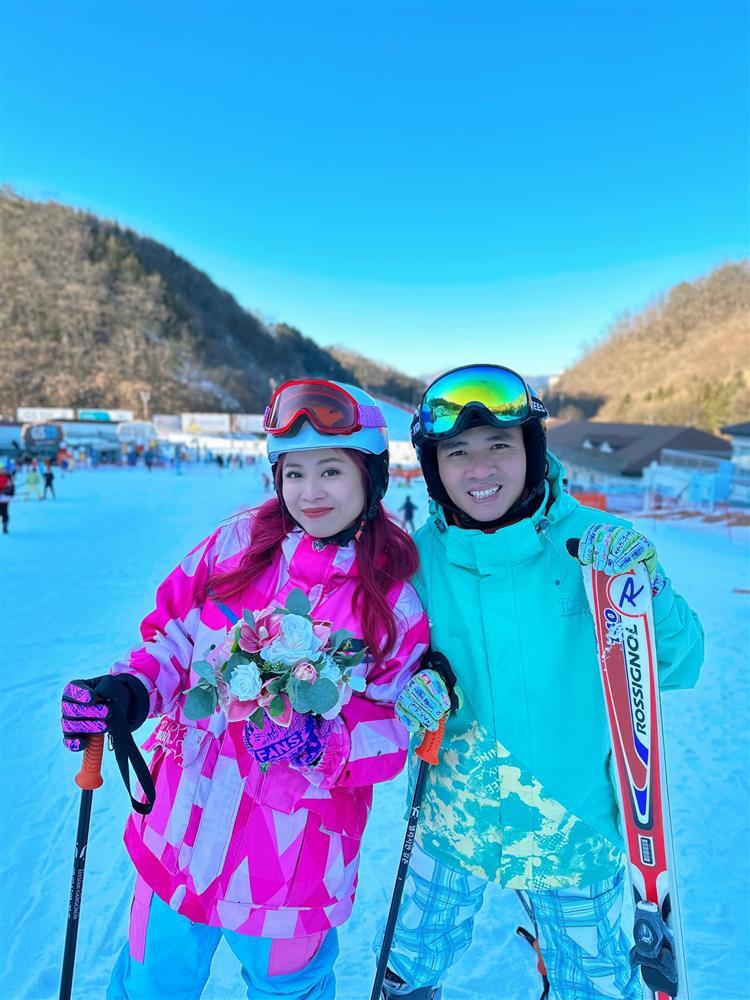 Ngưỡng mộ hôn nhân lần 2 của MC Hoàng Linh và chồng đạo diễn-1