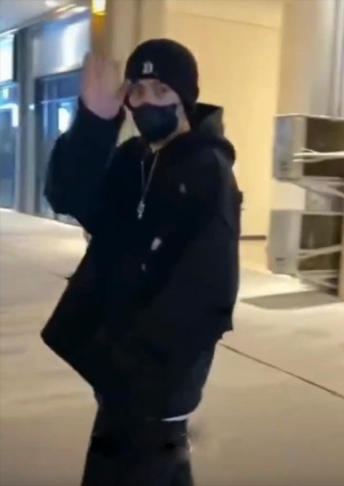 Vương Hạc Đệ nổi đình đám vẫn về quê phụ cha mẹ bán hàng ăn-5