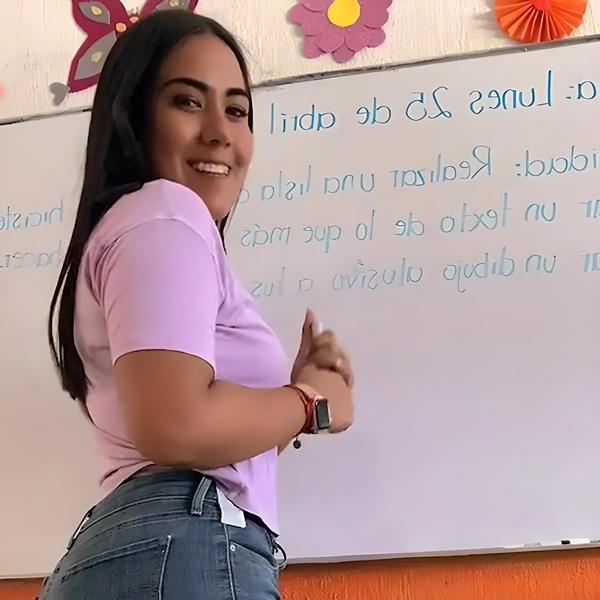 Cô giáo trẻ đẹp đau đầu vì bị các ông bố của học trò theo dõi-1