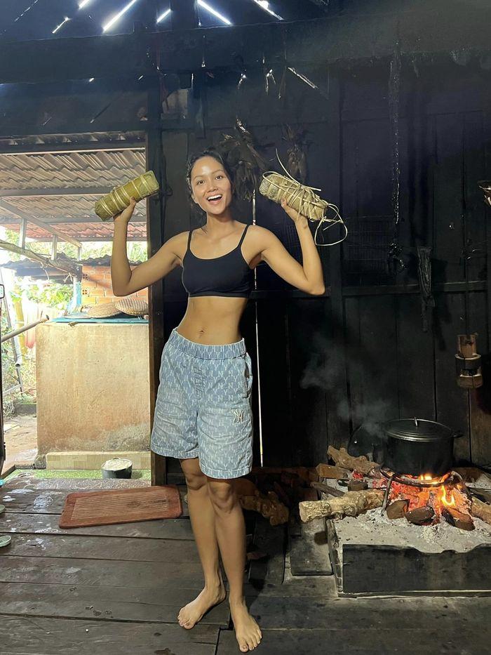 HHen Niê lột xác ngỡ ngàng qua 3 mùa Tết-6