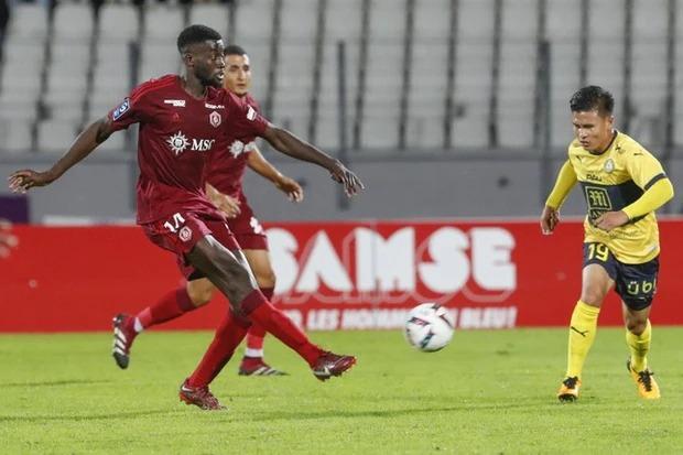 Quang Hải vào sân nhưng không chạm bóng trong trận hoà của Pau-1