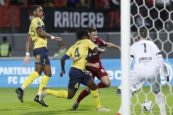 Quang Hải bị gạch tên khỏi danh sách thi đấu ngày Pau FC thắng trận-2