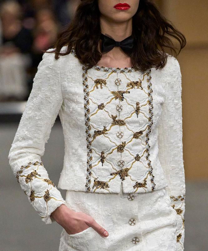 Chanel cũng đem muông thú lên sàn diễn, liệu có thắng Schiaparelli?-5