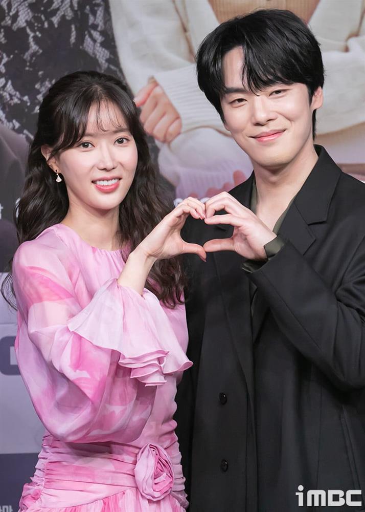 Tình cũ từng bị Seo Ye Ji kiểm soát nay thay đổi hoàn toàn khi trở lại-7