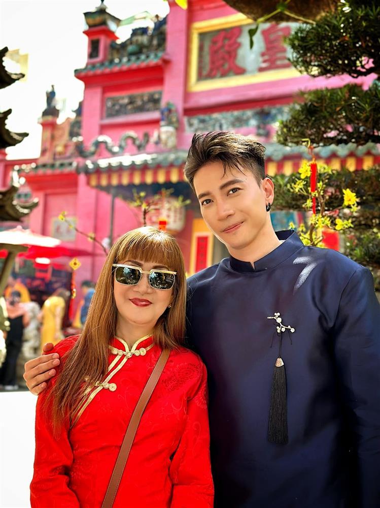 S.T Sơn Thạch toát mồ hôi khi thấy người nằm bất tỉnh đầu năm-1