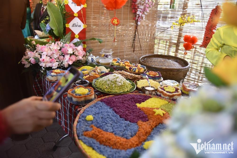 Du khách trầm trồ trước mâm xôi khổng lồ ở Hà Nội-3