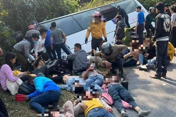 Mổ cứu thai nhi 8 tháng tuổi sau tai nạn lật xe khách ở Phú Thọ-2