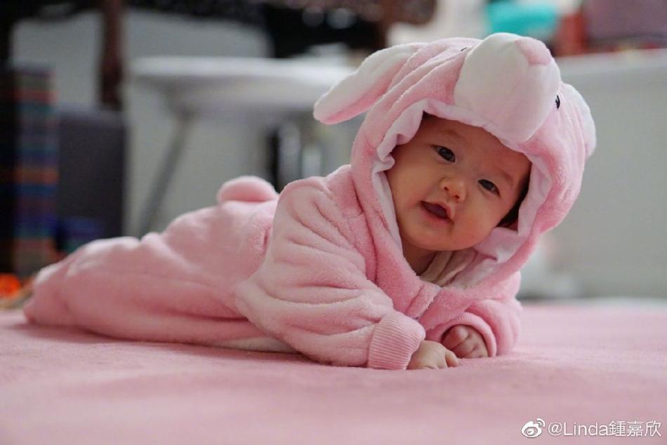 Hoa đán TVB Chung Gia Hân khoe cận mặt con gái út-2