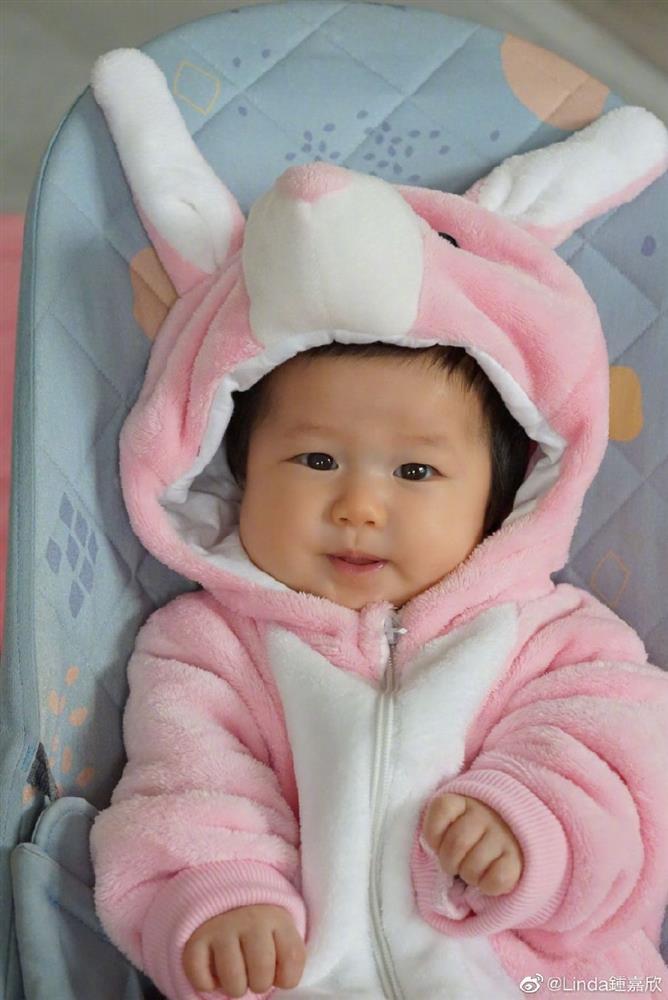 Hoa đán TVB Chung Gia Hân khoe cận mặt con gái út-3