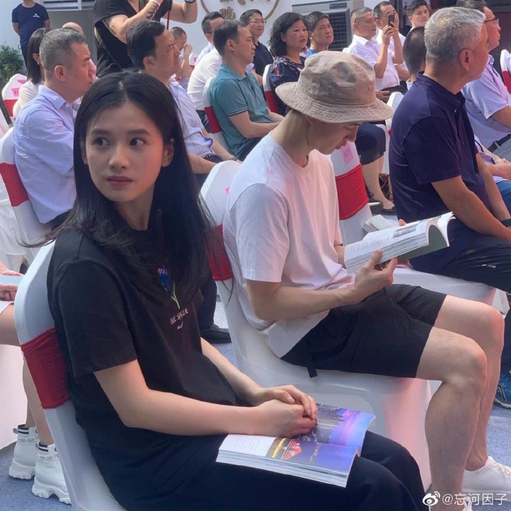 Vóc dáng Trương Tịnh Nghi gây tranh cãi, liệu có đáng?-6