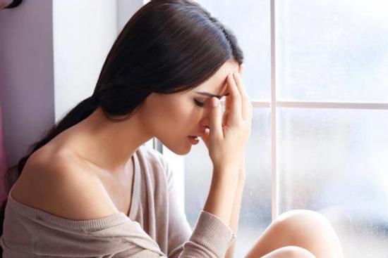 Vợ sấp mặt nuôi gia đình, chồng vô tích sự đòi tiền mới cho vợ tự do