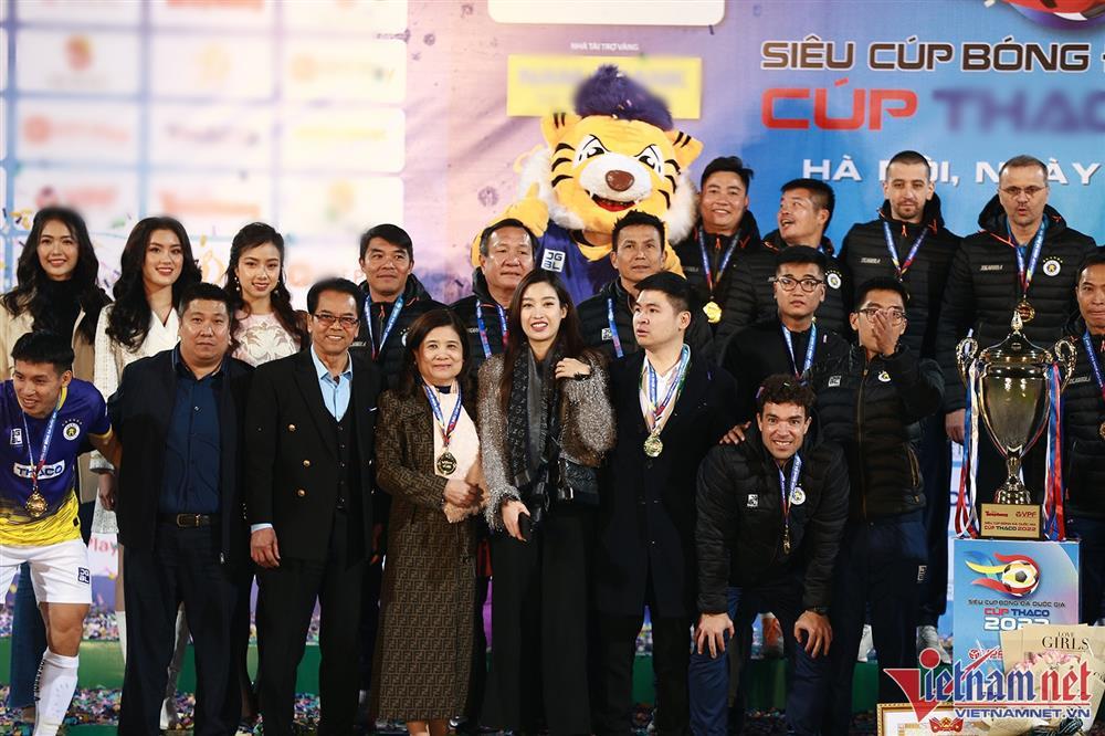 Đỗ Mỹ Linh nổi lấm tấm mụn sau dịp Tết Nguyên đán-1