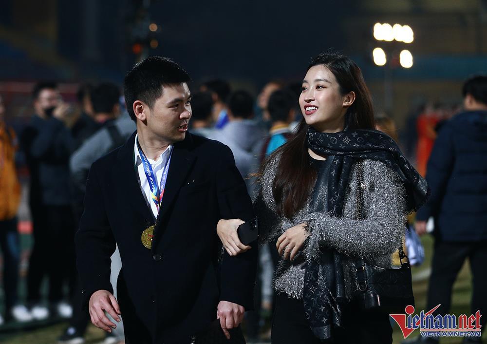 Đỗ Mỹ Linh nổi lấm tấm mụn sau dịp Tết Nguyên đán-4