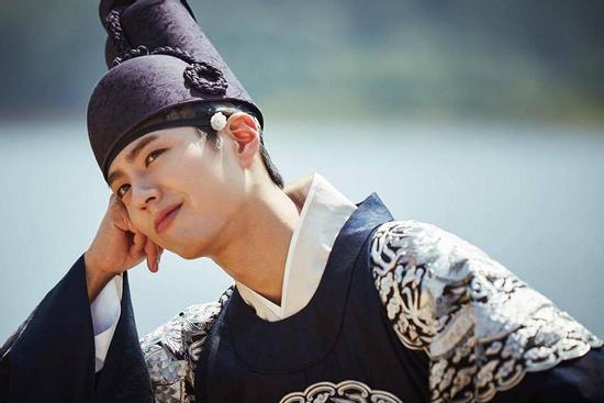 Park Bo Gum ký hợp đồng với The Black Label