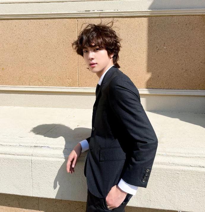 Jin (BTS) được thưởng nhờ thắng cuộc thi tài năng trong quân ngũ-2