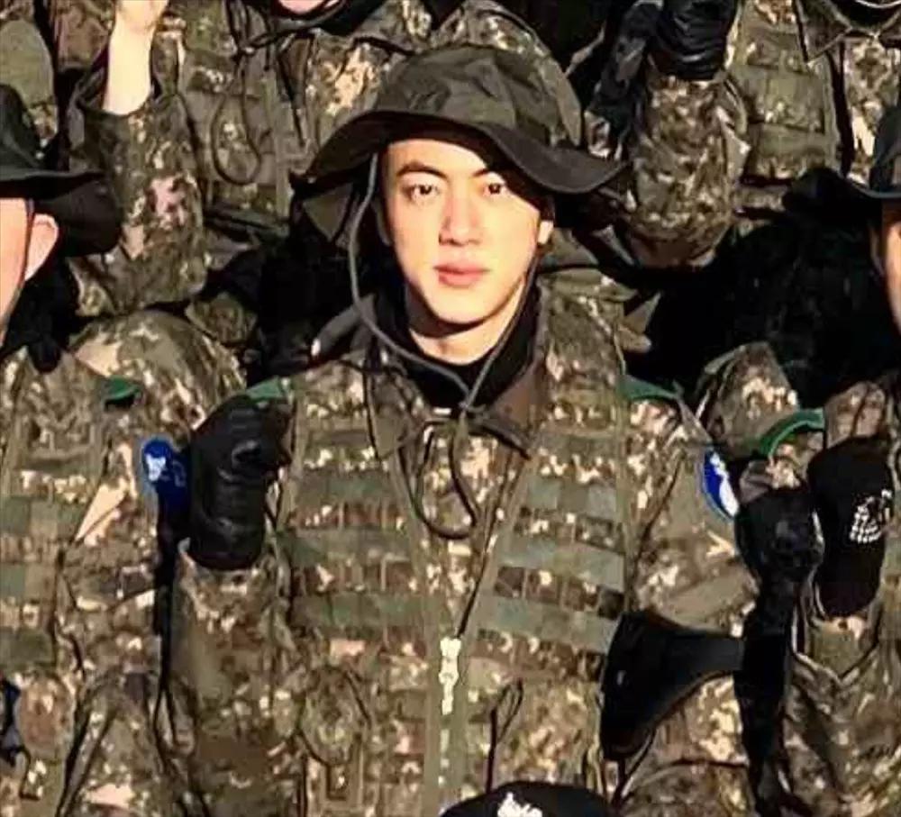 Jin (BTS) được thưởng nhờ thắng cuộc thi tài năng trong quân ngũ-1