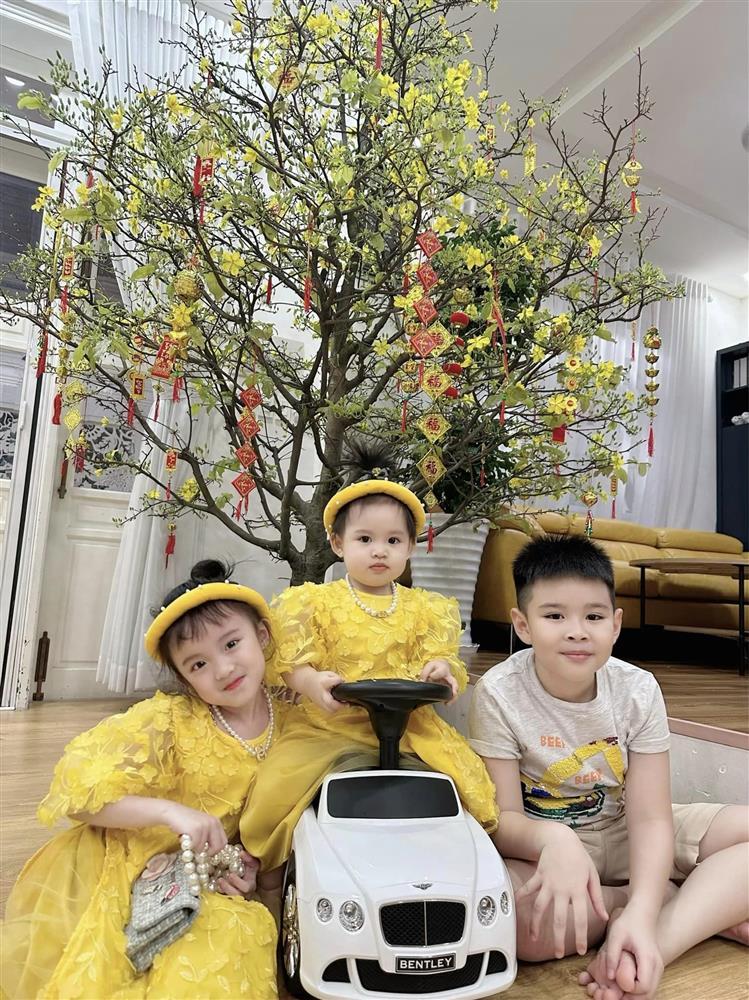 Showbiz Việt ngày 30/1: Hiếu Hiền hết lời khen vợ ngày sinh nhật-17