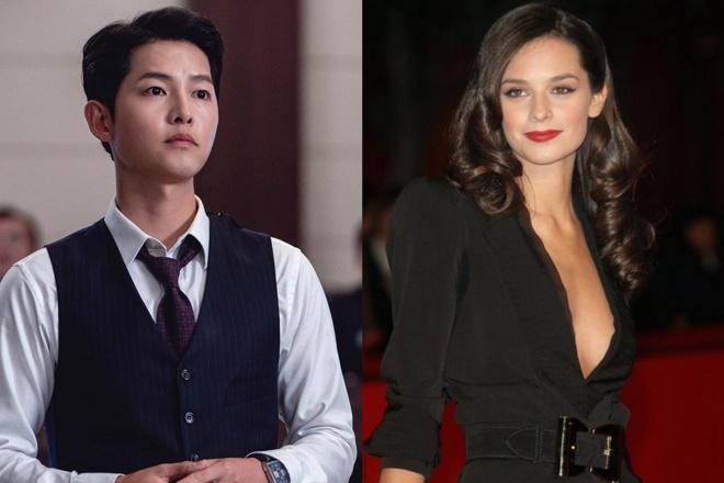 Phản ứng lạ của cha mẹ Song Joong Ki khi con trai tái hôn-3