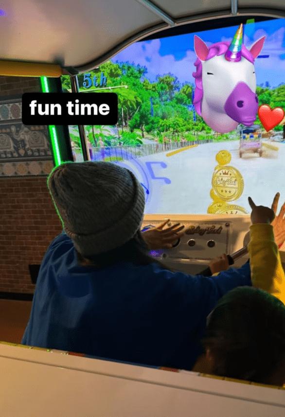 Trương Bá Chi mua sắm cùng trai lạ, nghi tình mới-2