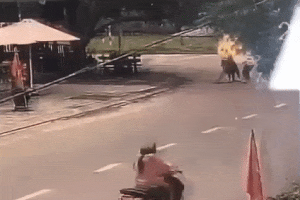 Cô gái bị đánh ghen bằng 1,5 lít xăng khó tiên lượng sức khỏe-1