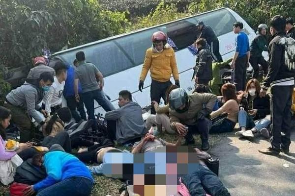 Mổ cứu thai nhi 8 tháng tuổi sau tai nạn lật xe khách ở Phú Thọ-1