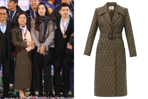 Mẹ chồng Đỗ Mỹ Linh sang chảnh ngang ngửa con dâu khi đứng cạnh-3