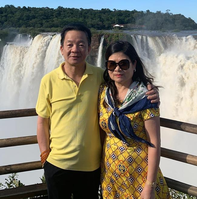 Mẹ chồng Đỗ Mỹ Linh sang chảnh ngang ngửa con dâu khi đứng cạnh-8