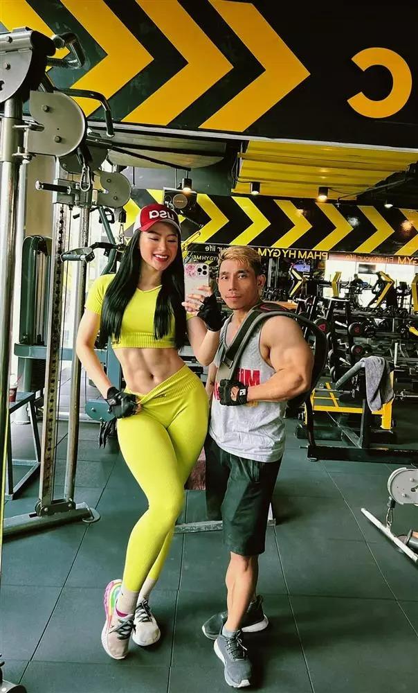 Angela Phương Trinh tập gym, cơ bắp khiến anh em tròn mắt-8