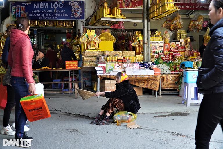 Đua nhau đốt ngựa khủng xin lộc tại ngôi đền nổi tiếng linh thiêng-13