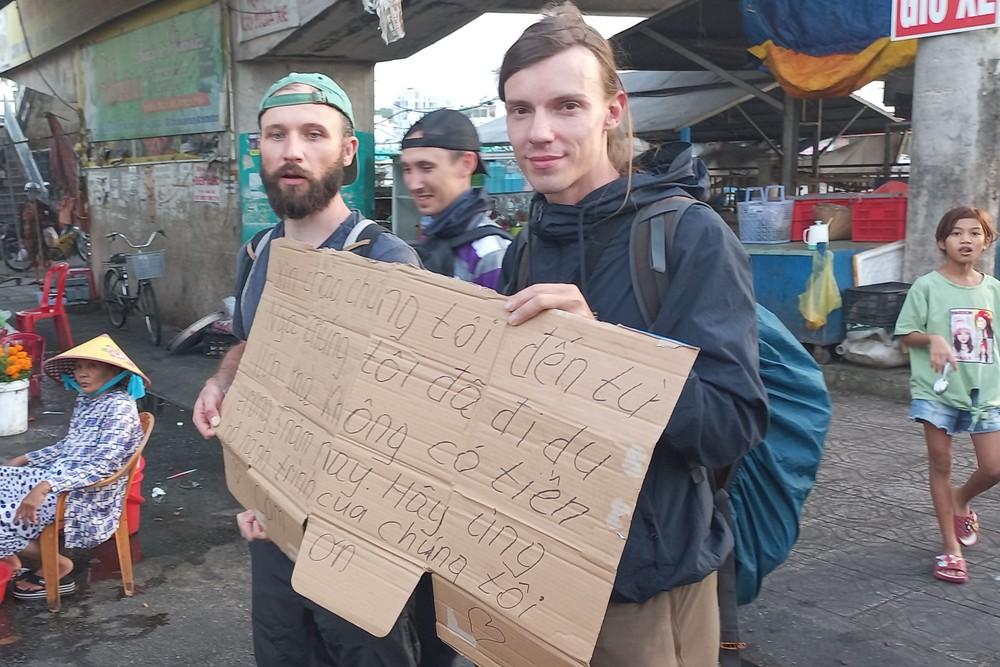Xác minh nhóm du khách Nga xin tiền tại Phú Quốc-1