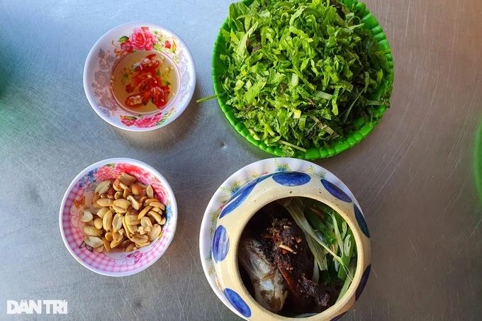 Món đèn pha đại dương quanh lửa hồng nhìn thì ghê, ăn lại mê-4