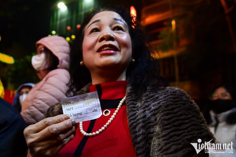 Xếp hàng từ 3h để mua vàng ngày vía Thần Tài ở Hà Nội-7