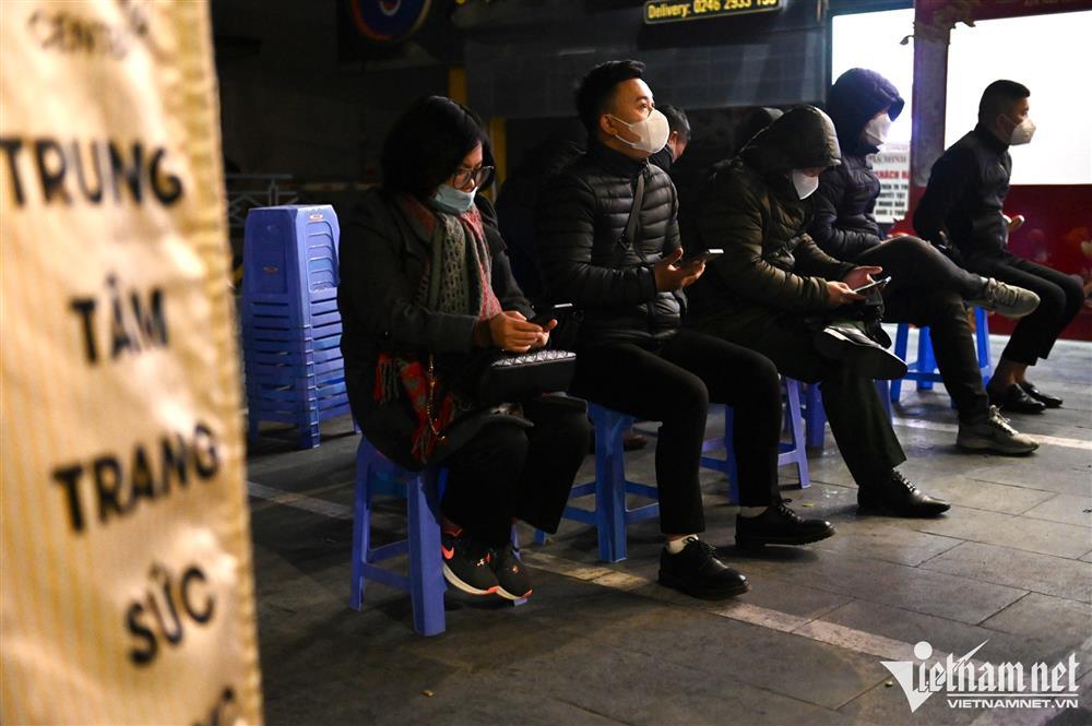 Xếp hàng từ 3h để mua vàng ngày vía Thần Tài ở Hà Nội-14