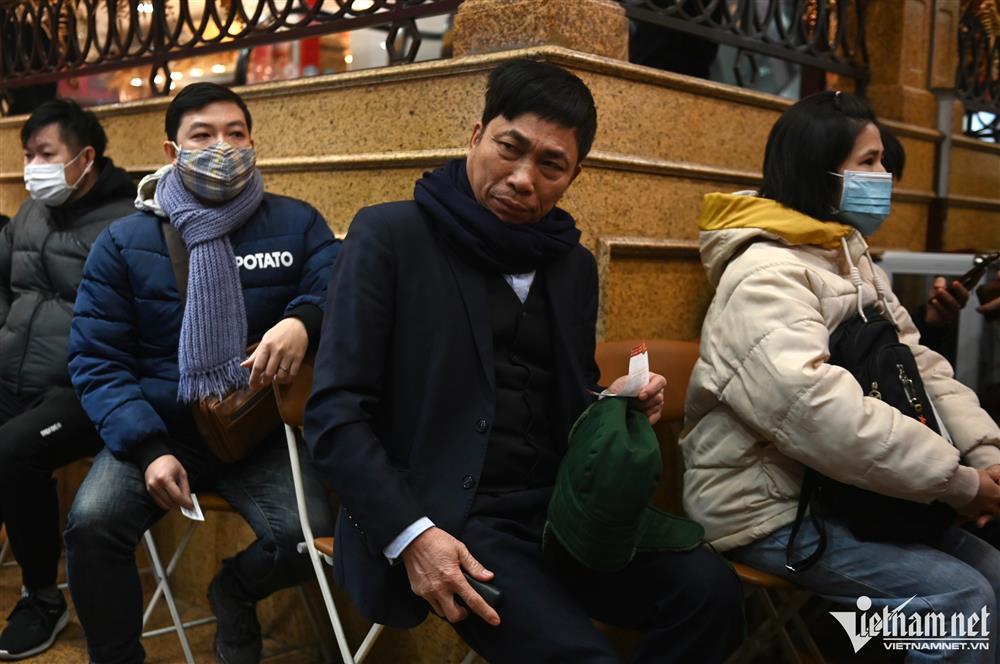 Xếp hàng từ 3h để mua vàng ngày vía Thần Tài ở Hà Nội-15