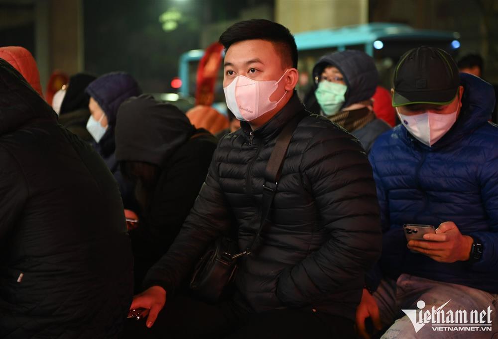 Xếp hàng từ 3h để mua vàng ngày vía Thần Tài ở Hà Nội-17