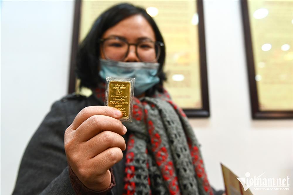 Xếp hàng từ 3h để mua vàng ngày vía Thần Tài ở Hà Nội-20