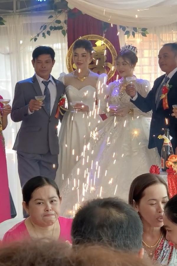 Cặp đồng tính nữ xinh đẹp tổ chức đám cưới gây sốt khắp MXH-1