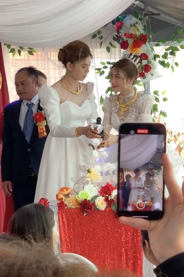 Cặp đồng tính nữ xinh đẹp tổ chức đám cưới gây sốt khắp MXH-4