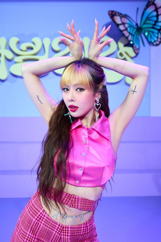 LẠ ĐỜI: Fan yêu cầu bồi thường cho HyunA vì hình xăm xấu tệ-1