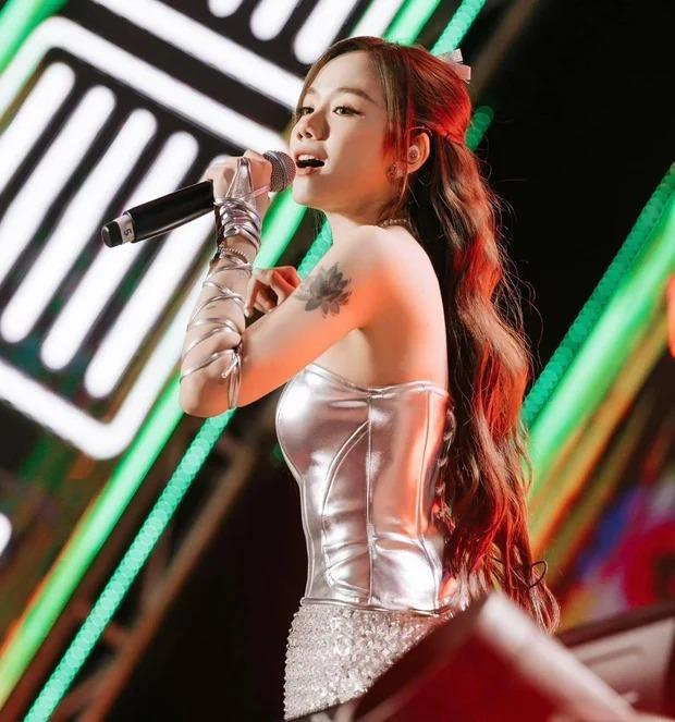 Phương Ly đu idol thành công, được nhóm nhạc đình đám US hâm mộ ngược-1