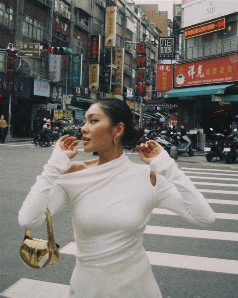 3 nàng hậu đụng hàng: Kỳ Duyên, Ngọc Châu, Thảo Nhi Lê ai khét nhất?-8