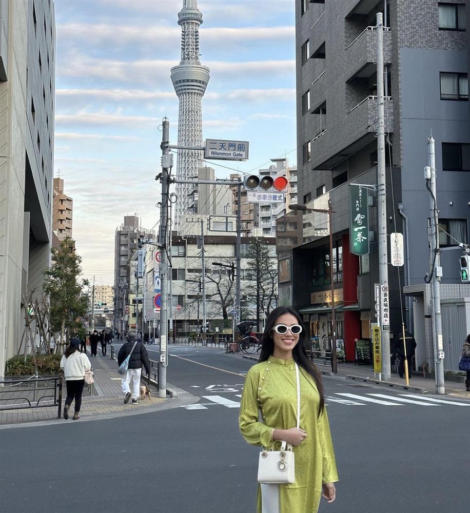 Á hậu Kim Duyên mất điểm vì mặc áo dài nhàu nhĩ tại Nhật Bản-4