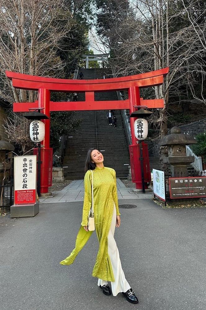 Á hậu Kim Duyên mất điểm vì mặc áo dài nhàu nhĩ tại Nhật Bản-5