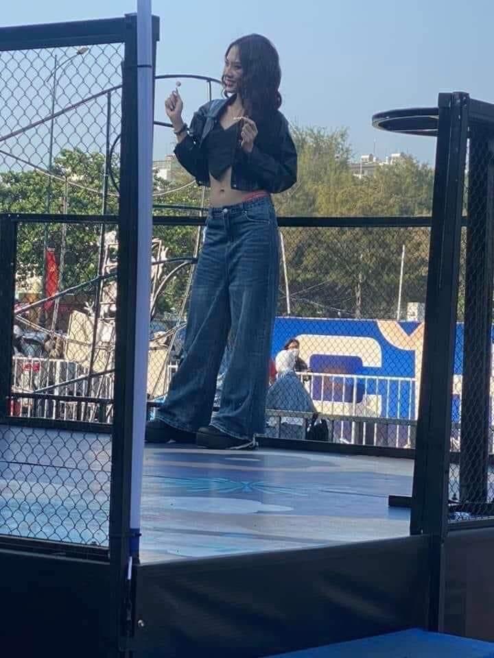 Hoa hậu Mai Phương bị chỉ trích với hình ảnh mặc quần tụt-1