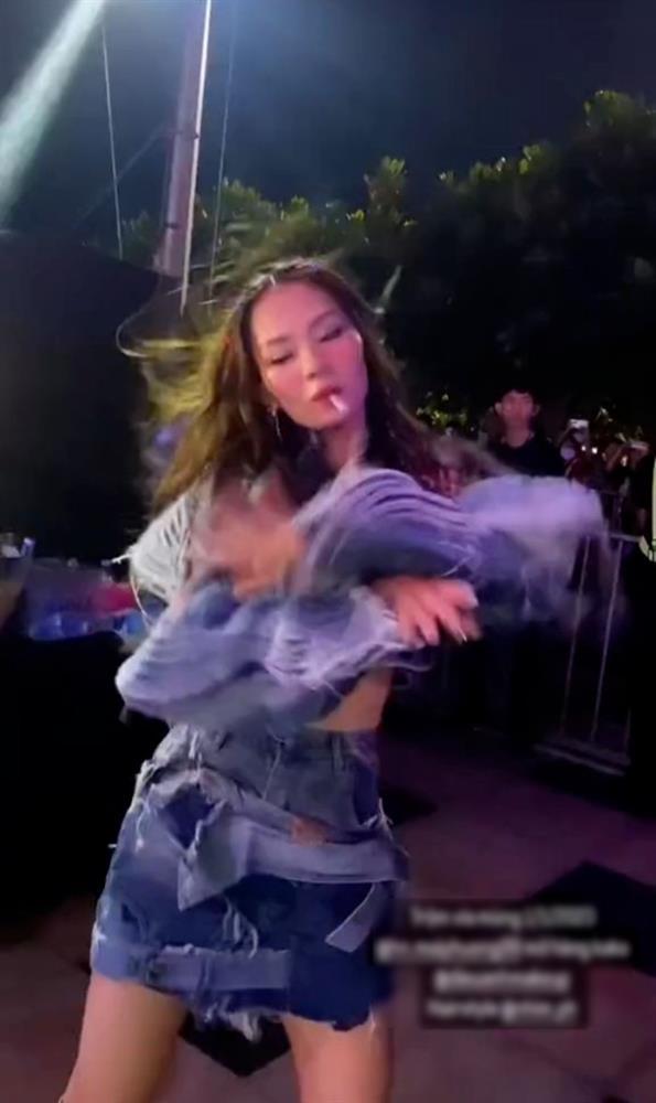 Hoa hậu Mai Phương bị chỉ trích với hình ảnh mặc quần tụt-11