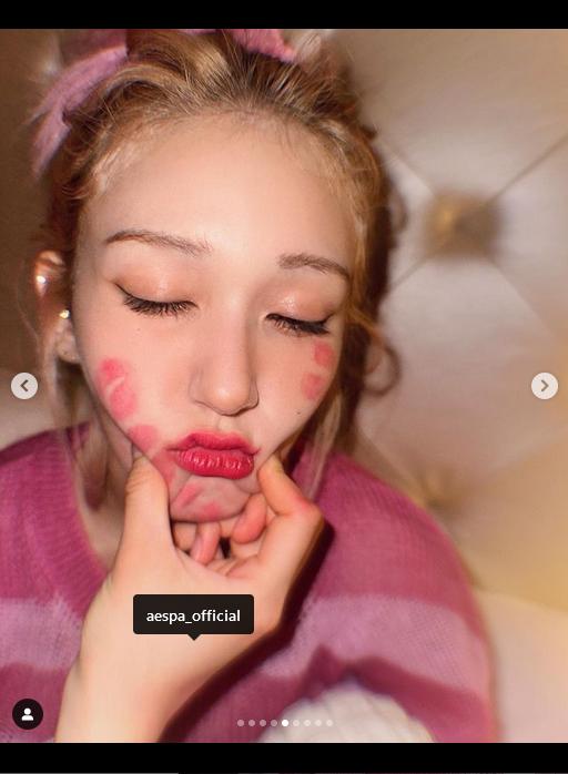 Jeon Somi đầy dấu son từ má đến cổ, người hôn là Giselle (aespa)?-4