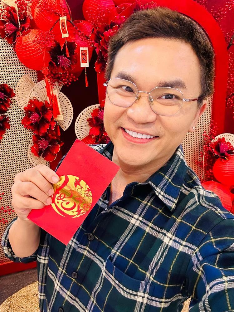 Showbiz Việt ngày 31/1: Bất ngờ ngoại hình con trai Hoàng Bách tuổi 16-4