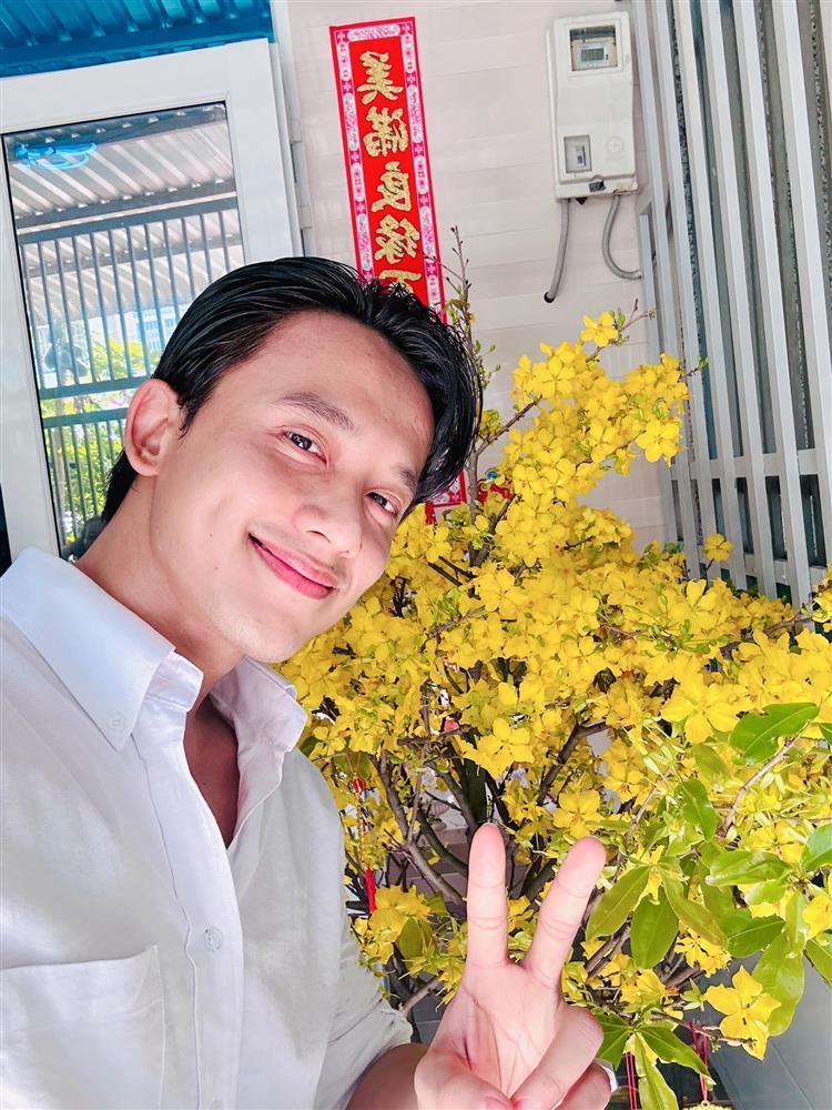 Showbiz Việt ngày 31/1: Bất ngờ ngoại hình con trai Hoàng Bách tuổi 16-8