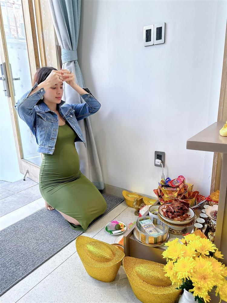 Showbiz Việt ngày 31/1: Bất ngờ ngoại hình con trai Hoàng Bách tuổi 16-13